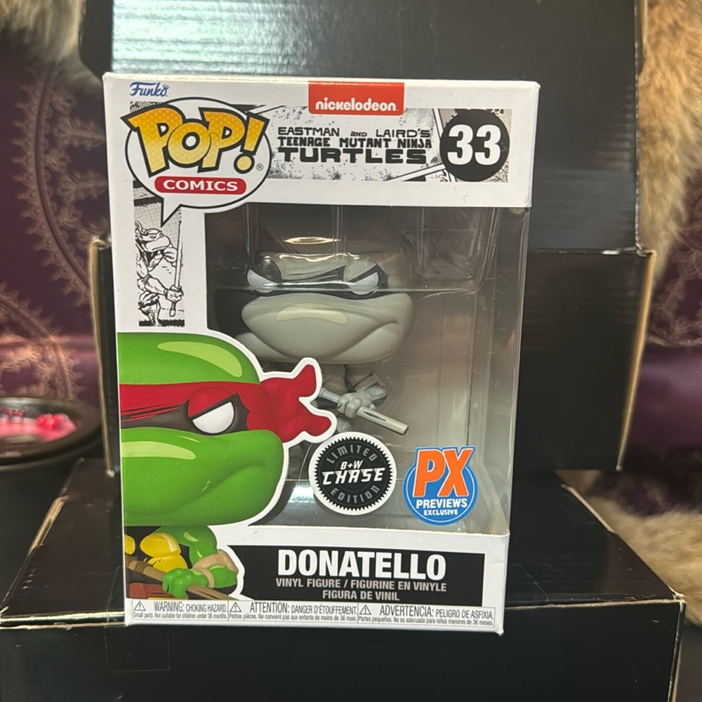 Funko Pop Teenage Mutant Ninja Turtle Donatello Chase.